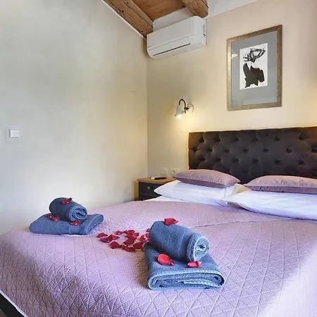 Gorgeous Runka With Private Pool And Wellness Near Pula By Wiibuk Muntic