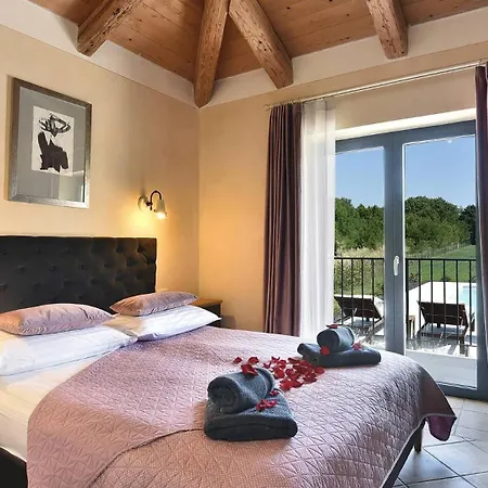 Gorgeous Runka With Private Pool And Wellness Near Pula By Wiibuk Muntić