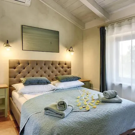 Gorgeous Runka With Private Pool And Wellness Near Pula By Wiibuk *