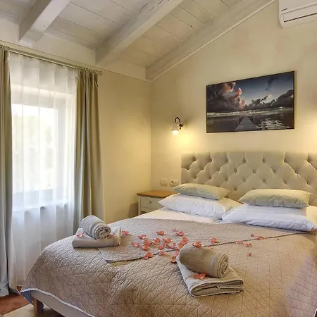Villa Gorgeous Runka With Private Pool And Wellness Near Pula By Wiibuk Muntic