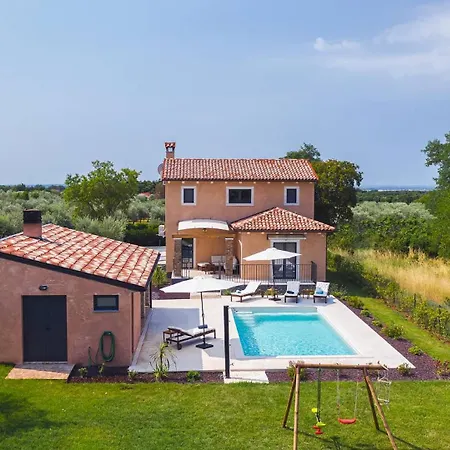 Gorgeous Runka With Private Pool And Wellness Near Pula By Wiibuk Muntic